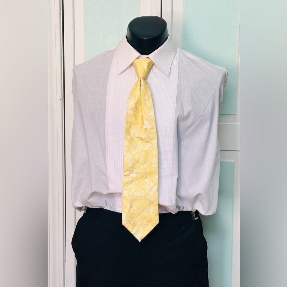 Elegant Yellow Paisley Tie